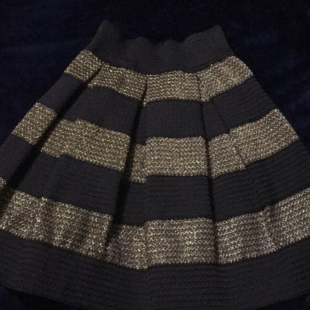 gold and black skirt, size XS